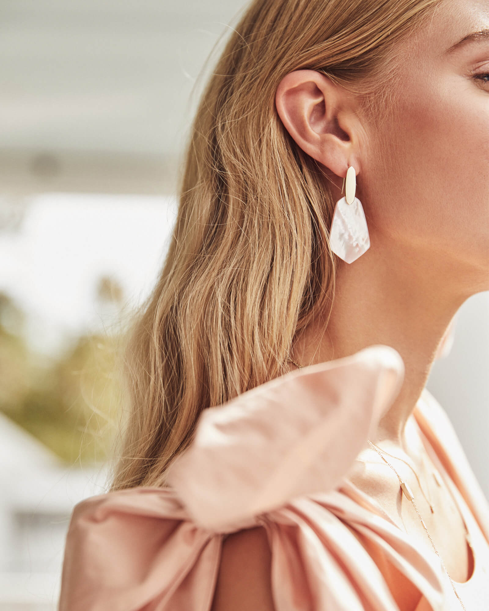 kendra scott peach mother of pearl